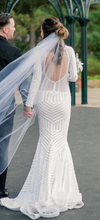 Load image into Gallery viewer, Michael costello &#39;Custom&#39; wedding dress size-00 PREOWNED
