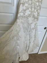 Load image into Gallery viewer, Casablanca &#39;2298&#39; wedding dress size-06 PREOWNED
