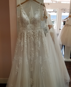 Martina Liana 'WQ8666' wedding dress size-08 NEW