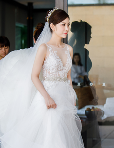 Lazaro '3607' size 0 used wedding dress side view on bride