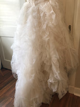 Load image into Gallery viewer, Essence of Australia &#39;1541&#39; size 2 used wedding dress view of train
