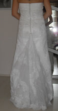 Load image into Gallery viewer, Pronovias &#39;Romantic&#39; size 10 used wedding dress back view on bride
