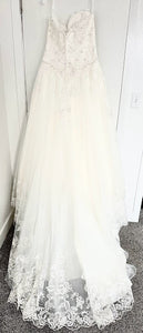 David's Bridal 'V3836' wedding dress size-16 NEW
