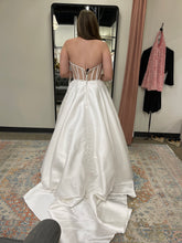 Load image into Gallery viewer, Madison James &#39;MJ708&#39; wedding dress size-10 NEW
