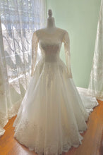 Load image into Gallery viewer, Allure Bridals &#39;9366&#39; wedding dress size-06 NEW
