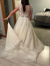 Load image into Gallery viewer, Allure Bridals &#39;E207 Antonina&#39; wedding dress size-06 NEW
