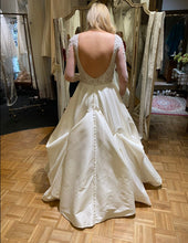 Load image into Gallery viewer, Yvonne LaFleur &#39;Yvonne LaFleur&#39; wedding dress size-06 PREOWNED

