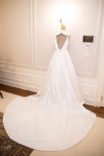 Load image into Gallery viewer, Ines Di Santo &#39;Elise&#39; wedding dress size-04 PREOWNED
