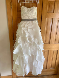 Jim Hjelm '8962' wedding dress size-08 PREOWNED