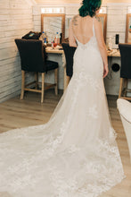 Load image into Gallery viewer, Christina Wu &#39;15804&#39; wedding dress size-06 PREOWNED
