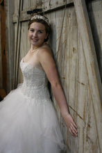 Load image into Gallery viewer, Oleg Cassini &#39;CWG568&#39; wedding dress size-06 PREOWNED
