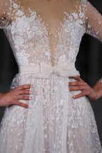 Load image into Gallery viewer, Mira Zwillinger &#39;Nora&#39; size 4 new wedding dress front view close up
