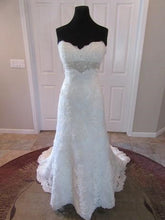 Load image into Gallery viewer, Casablanca &#39;2072&#39; size 10 new wedding dress front view on mannequin
