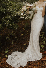 Load image into Gallery viewer, Berta &#39;18-27&#39; size 4 used wedding dress front view on model

