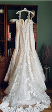 Load image into Gallery viewer, Casablanca &#39;BL376&#39; wedding dress size-18 NEW
