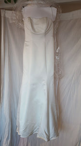David's Bridal 'do not know ' wedding dress size-06 PREOWNED