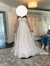 Load image into Gallery viewer, Stella York &#39;SY7073&#39; wedding dress size-06 NEW
