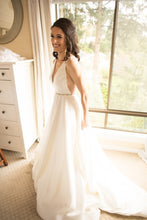 Load image into Gallery viewer, BHLDN &#39;Octavia &#39; wedding dress size-02 PREOWNED
