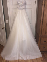 Load image into Gallery viewer, Cristiano Lucci &#39;Leighton 12832&#39; wedding dress size-04 NEW
