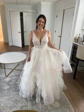 Load image into Gallery viewer, Martina Liana &#39;1105&#39; wedding dress size-12 PREOWNED
