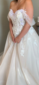 Enzoani 'Lyvia' wedding dress size-08 NEW