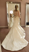 Load image into Gallery viewer, Allure &#39;Allure 9465&#39; wedding dress size-04 SAMPLE
