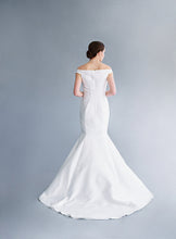 Load image into Gallery viewer, Jaclyn Jordan &#39;Loren&#39; size 8 sample wedding dress back view on model
