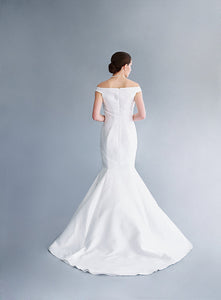 Jaclyn Jordan 'Loren' size 8 sample wedding dress back view on model