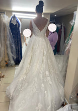 Load image into Gallery viewer, Stephen Yearick &#39;SY911&#39; wedding dress size-04 PREOWNED
