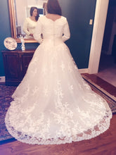 Load image into Gallery viewer, Latter-Day Bride &#39;Augustina&#39; wedding dress size-14 NEW
