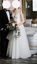 Load image into Gallery viewer, Leanne Marshall &#39;Gabrielle&#39; wedding dress size-06 PREOWNED
