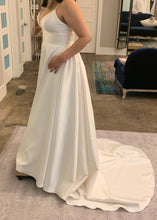 Load image into Gallery viewer, Wtoo &#39;Opaline Ballgown&#39; wedding dress size-12 NEW
