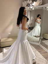 Load image into Gallery viewer, essence of australia &#39;CLASSIC TRUMPET - D2202&#39; wedding dress size-12 NEW
