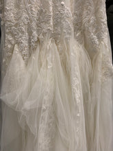 Load image into Gallery viewer, Oleg Cassini &#39;Lace Trumpet&#39; wedding dress size-04 PREOWNED
