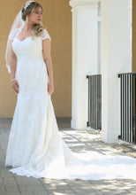 Load image into Gallery viewer, Casablanca &#39;2102&#39; size 4 used wedding dress front view on bride
