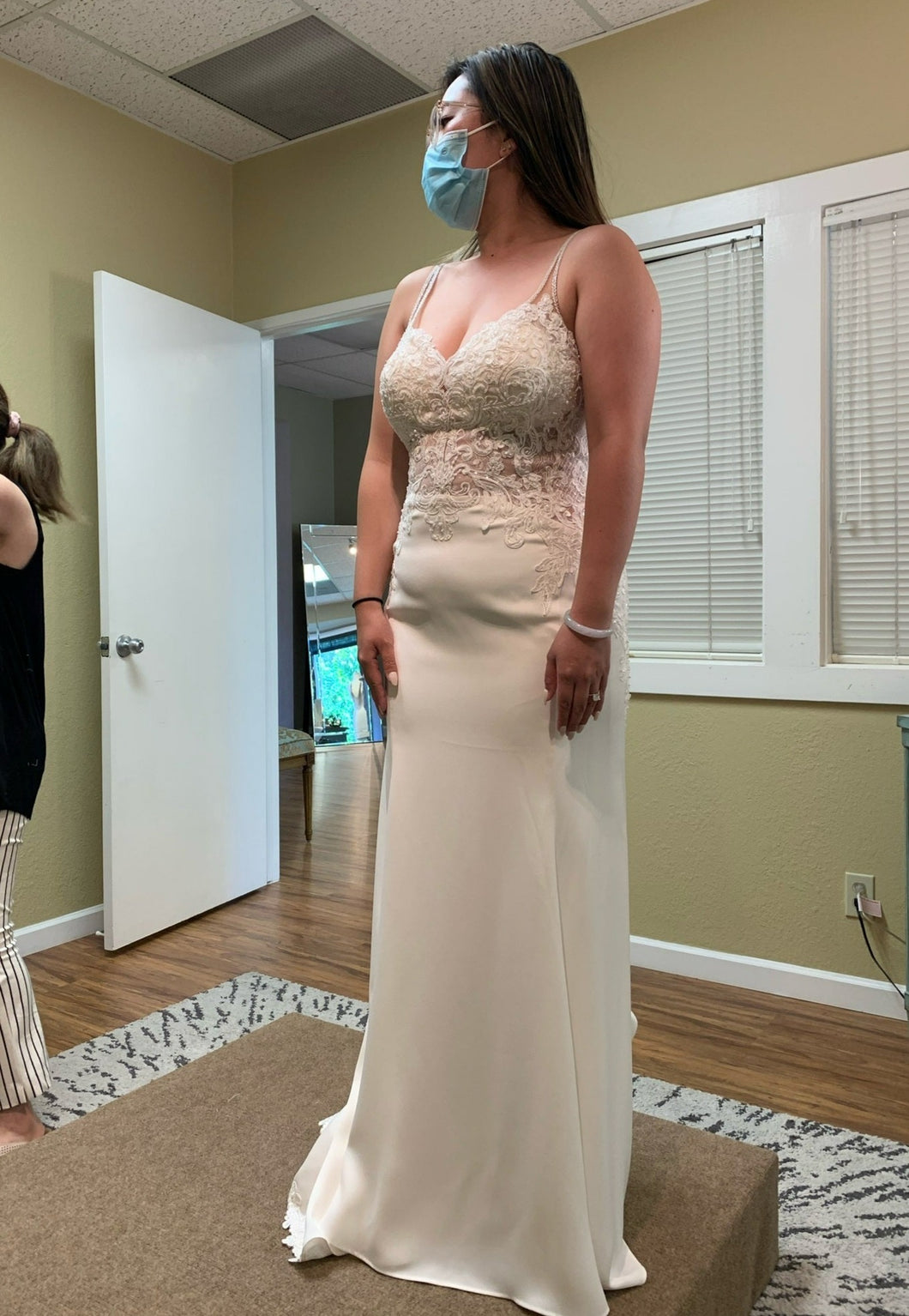 Essense of Australia 'D2457' wedding dress size-06 PREOWNED