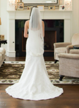 Load image into Gallery viewer, Demetrios &#39;900&#39; wedding dress size-02 PREOWNED
