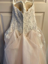 Load image into Gallery viewer, Jewel &#39;v3836&#39; wedding dress size-06 PREOWNED

