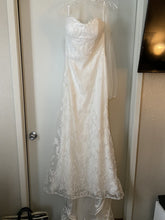 Load image into Gallery viewer, Evie Young  &#39;Sonnet EY299&#39; wedding dress size-08 NEW
