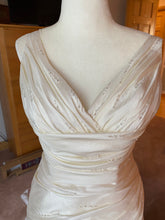 Load image into Gallery viewer, Casablanca &#39;Not sure &#39; wedding dress size-06 PREOWNED
