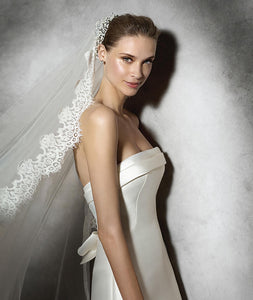 Pronovias 'Tasiala' size 2 used wedding dress side view on model