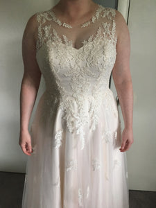 Susan Sorbello 'Custom' size 14 new wedding dress front view on bride