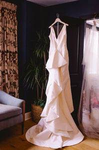 Oscar de la Renta 'Landon' size 8 used wedding dress back view on hanger