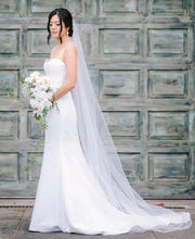 Load image into Gallery viewer, Amsale &#39;Millie&#39; wedding dress size-04 PREOWNED
