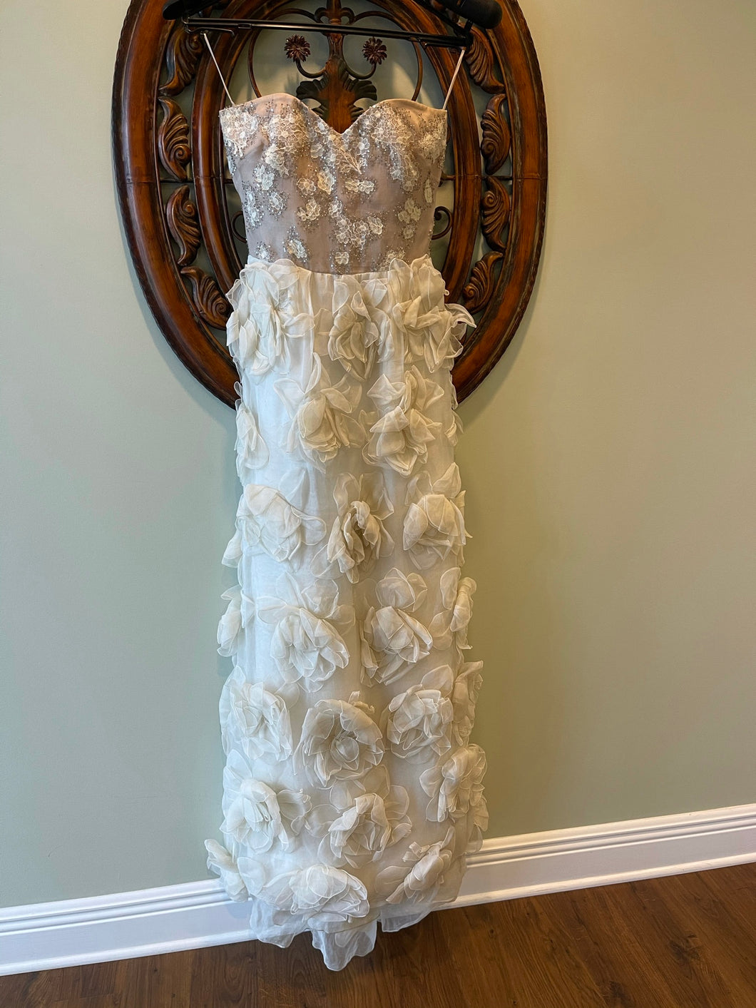 Valentino 'Demi Couture ' wedding dress size-06 PREOWNED