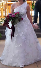 Load image into Gallery viewer, Romona Keveza &#39;RKC 8488&#39; wedding dress size-06 PREOWNED
