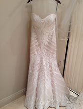 Load image into Gallery viewer, Matthew Christopher &#39;313-Sofia&#39; wedding dress size-04 PREOWNED
