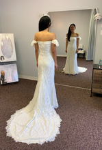 Load image into Gallery viewer, daughters of simone &#39;Rori Gown&#39; wedding dress size-02 NEW
