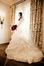 Load image into Gallery viewer, Hayley Paige &#39;Keaton &#39; wedding dress size-02 PREOWNED
