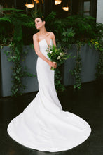 Load image into Gallery viewer, Alyne &#39;By Rita Vinieris - Winsor &#39; wedding dress size-00 PREOWNED
